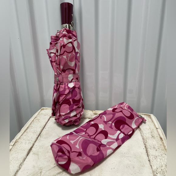 RETIRED PRE-OWNED COACH LOGO SIGNATURE PINK UMBRELLA - Picture 4 of 11